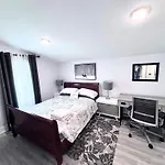 Holiday home Charming 3 Bdrm In - 1 Mile To Uptown *