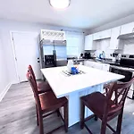 Charming 3 Bdrm In - 1 Mile To Uptown *