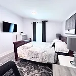 Charming 3 Bdrm In - 1 Mile To Uptown * Charlotte