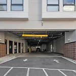 Modern Uptown 2Br Free Parking & Private Balcony