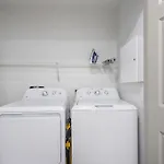 Queen Retreat - Parking, Views, Near Stadium Apartment Charlotte