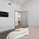 Apartment Queen Retreat - Parking, Views, Near Stadium