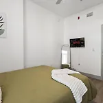 Apartment Queen Retreat - Parking, Views, Near Stadium Charlotte