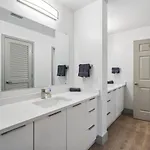 Queen Retreat - Parking, Views, Near Stadium Apartment
