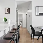 Midnight Marvel - Amazing City Views, Free Parking