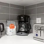 The Hornet - Cozy And Spacious 3Br - Free Parking - Views - 2 Mins To Stadium