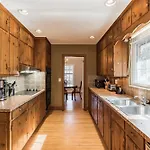 4 Bedroom Ranch In Prime Southpark Backyard And Porch Holiday home