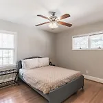 4 Bedroom Ranch In Prime Southpark Backyard And Porch Holiday home *