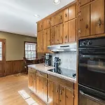 Holiday home 4 Bedroom Ranch In Prime Southpark Backyard And Porch