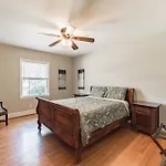 4 Bedroom Ranch In Prime Southpark Backyard And Porch Holiday home Charlotte
