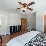 Holiday home 4 Bedroom Ranch In Prime Southpark Backyard And Porch *