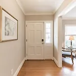 4 Bedroom Ranch In Prime Southpark Backyard And Porch Holiday home *