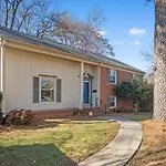 Elegant 4Bd Retreat - Backyard Bbq & Theater Room