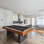 Holiday home Pooltable-15 Mins To Uptown & Dt-king Bed!