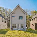 Pooltable-15 Mins To Uptown & Dt-King Bed!