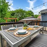 Uptown Oasis, Hot Tub, Swing Chairs, Fire Pit, Gazebo *