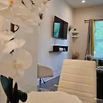Stylish 3br In Clt, Close To Downtown, Airport, Wfh & Parking & Family Friendly & Business Ready * Charlotte
