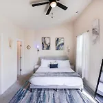 Holiday home Stylish 3br In Clt, Close To Downtown, Airport, Wfh & Parking & Family Friendly & Business Ready