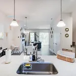 Stylish 3br In Clt, Close To Downtown, Airport, Wfh & Parking & Family Friendly & Business Ready *