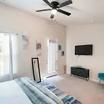 Holiday home Stylish 3br In Clt, Close To Downtown, Airport, Wfh & Parking & Family Friendly & Business Ready