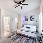 Stylish 3br In Clt, Close To Downtown, Airport, Wfh & Parking & Family Friendly & Business Ready Holiday home Charlotte
