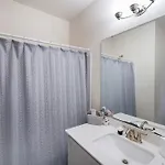 Holiday home Stylish 3br In Clt, Close To Downtown, Airport, Wfh & Parking & Family Friendly & Business Ready Charlotte