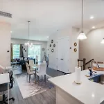 Stylish 3br In Clt, Close To Downtown, Airport, Wfh & Parking & Family Friendly & Business Ready * Charlotte