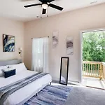 Holiday home Stylish 3br In Clt, Close To Downtown, Airport, Wfh & Parking & Family Friendly & Business Ready *