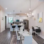 Holiday home Stylish 3br In Clt, Close To Downtown, Airport, Wfh & Parking & Family Friendly & Business Ready