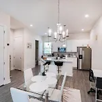 Holiday home Stylish 3br In Clt, Close To Downtown, Airport, Wfh & Parking & Family Friendly & Business Ready Charlotte