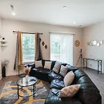 Holiday home Stylish 3br In Clt, Close To Downtown, Airport, Wfh & Parking & Family Friendly & Business Ready *