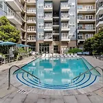 Spacious 2Bd - 5 Min Dt, Gym, Parking, W-D - Sleep 12