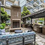 Spacious 2Bd - 5 Min Dt, Gym, Parking, W-D - Sleep 12