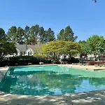 Modern Entire 2-Bedroom House For 6 Guests At University City