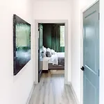 Modtrio 3br With Ensuites & Garage Mins To Uptown Holiday home *