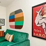 Trendy Bohemian Bungalow, Close To Uptown, Plaza & Noda Holiday home *
