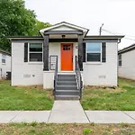 2 Bedroom Serene Bungalow Close To Uptown