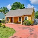 Close To Airport Home In The Heart Of Charlotte!