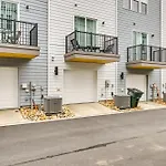 2 Mi To Dtwn Charlotte Unit With Rooftop Deck!