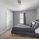 Relaxing Home Away From Home In The Qc! - Laxstays