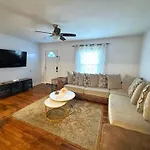 Holiday home Charming 3 Bdrm In - 1 Mile To Uptown