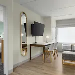 Hotel Towneplace By Marriott Loso Airport