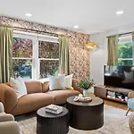 4bd Cozy Getaway | Eclectic, Central, Near Airport *