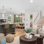 Holiday home 4bd Cozy Getaway | Eclectic, Central, Near Airport Charlotte