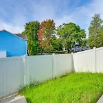 Modern Townhome With Yard 5 Mi To Dtwn Charlotte