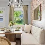4bd Cozy Getaway | Eclectic, Central, Near Airport