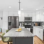 4bd Cozy Getaway | Eclectic, Central, Near Airport Holiday home
