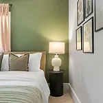 4bd Cozy Getaway | Eclectic, Central, Near Airport