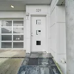 Modern 1br Stylish Near Uptown Clt Holiday home *