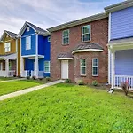 Modern Townhome With Yard 5 Mi To Dtwn Charlotte